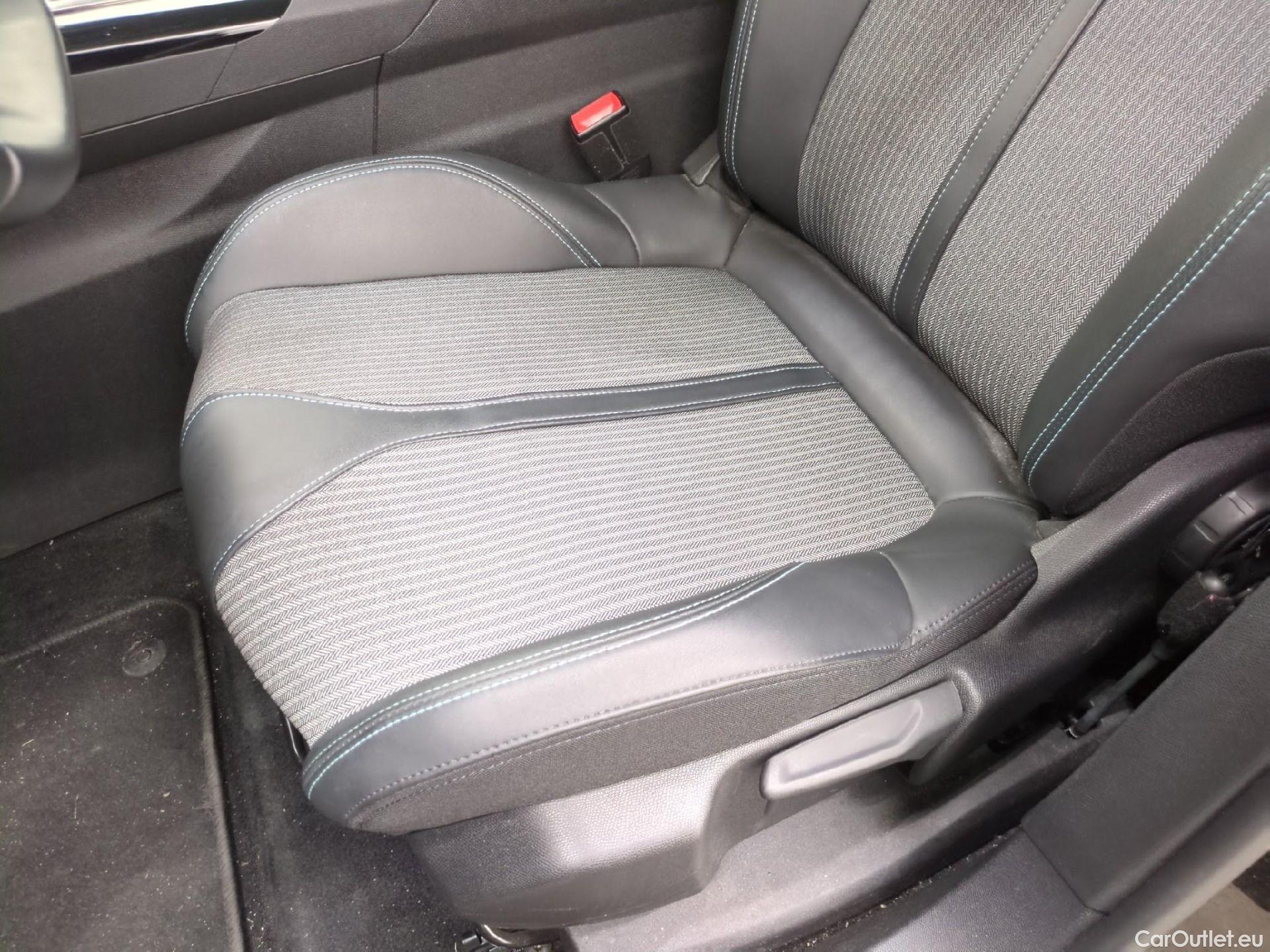  Peugeot  3008  II Allure Pack 1.2 PureTech 130CV BVA8 E6d #1