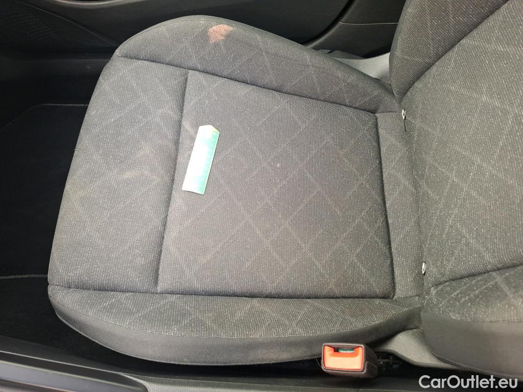  Volkswagen  Golf  VOLKSWAGEN / 2020 / 5P / Berline 1.5 TSI ACT OPF 130 BVM6 Life Busi 1st #42