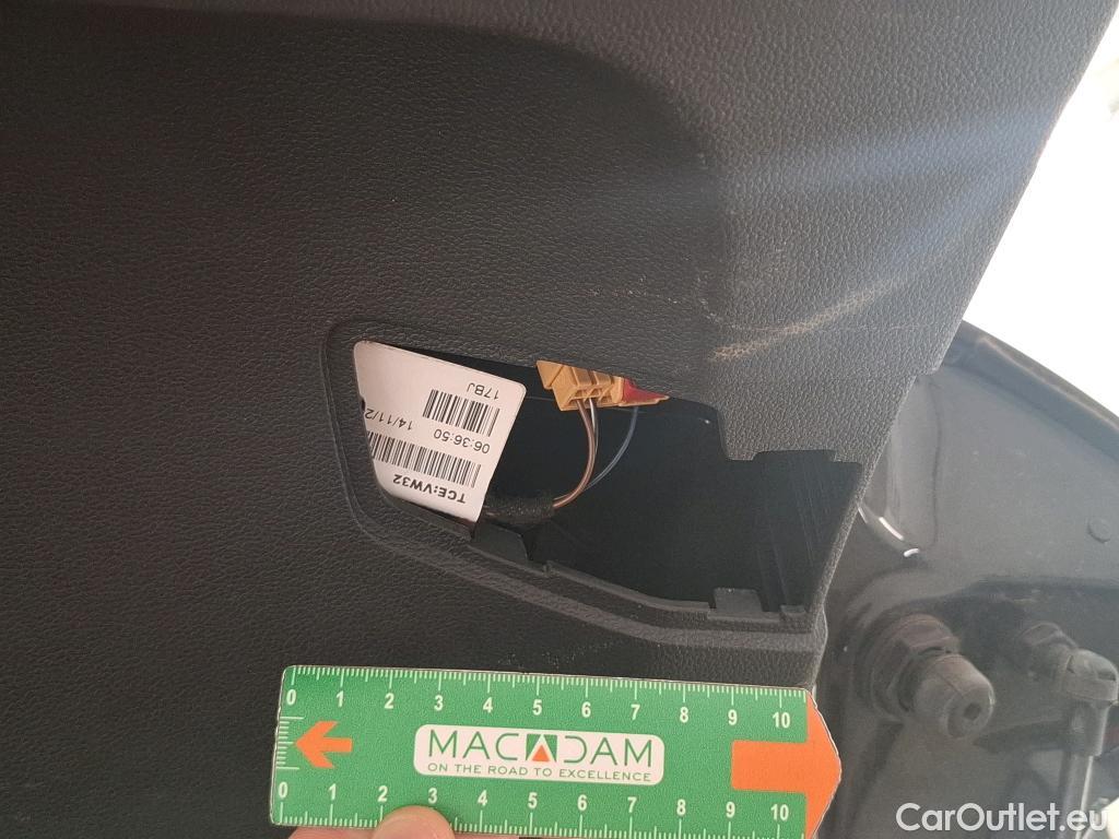  Volkswagen  Golf  VOLKSWAGEN / 2020 / 5P / Berline 1.5 TSI ACT OPF 130 BVM6 Life Busi 1st #38