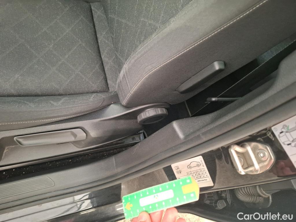  Volkswagen  Golf  VOLKSWAGEN / 2020 / 5P / Berline 1.5 TSI ACT OPF 130 BVM6 Life Busi 1st #35