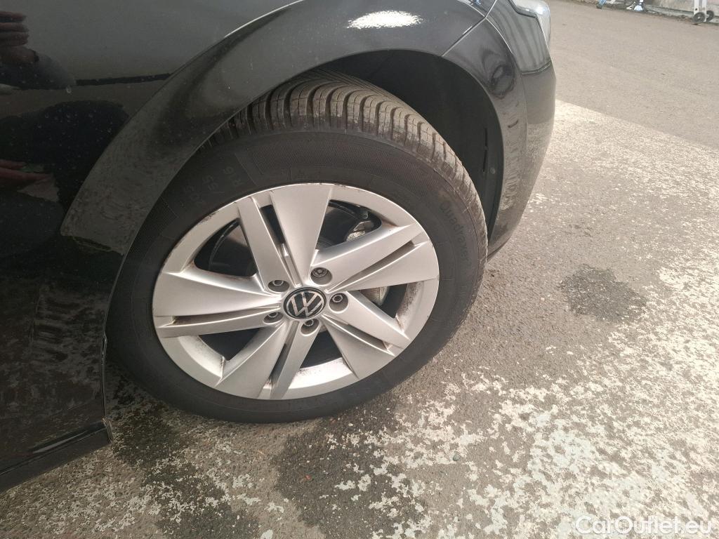  Volkswagen  Golf  VOLKSWAGEN / 2020 / 5P / Berline 1.5 TSI ACT OPF 130 BVM6 Life Busi 1st #1