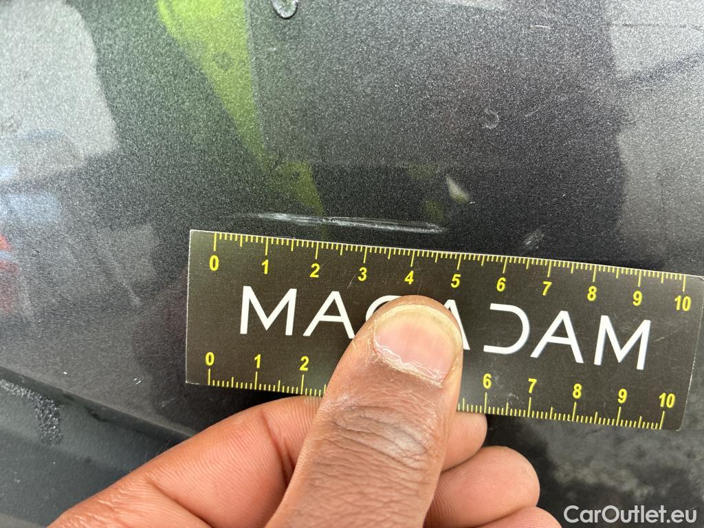  Toyota  C-HR TOYOTA  / 2016 / 5P / SUV 1.8 HYBRIDE 122 DISTINCTIVE #19