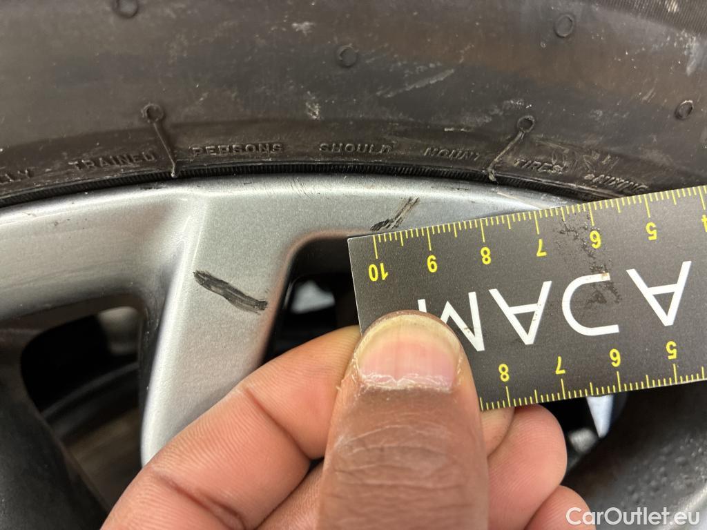  Toyota  C-HR TOYOTA  / 2016 / 5P / SUV 1.8 HYBRIDE 122 DISTINCTIVE #13