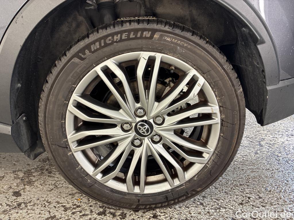  Toyota  C-HR TOYOTA  / 2016 / 5P / SUV 1.8 HYBRIDE 122 DISTINCTIVE #11