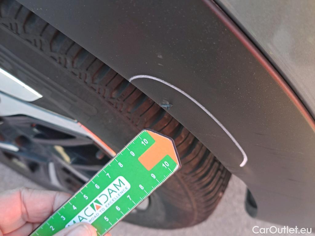  Citroen  C4 CITROEN  / 2020 / 5P / berlina con portón PureTech 130 S&S 6v Feel Pack #24