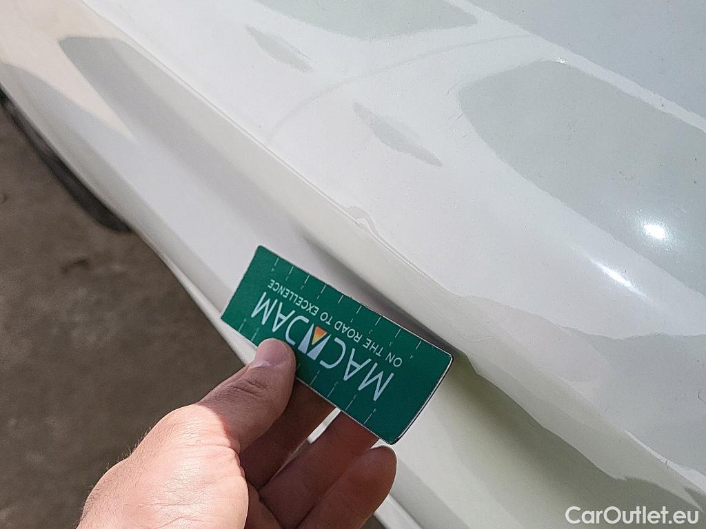  Peugeot  208 PEUGEOT  / 2019 / 5P / berlina con portón BlueHDi 73kW (100CV) Active Pack (AC) #24