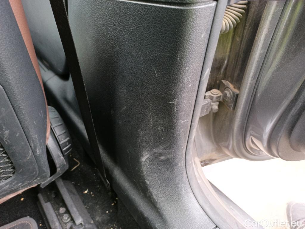  Mercedes  A-Klasse MERCEDES-BENZ Clase A / 2018 / 4P / sedán Sedán A 250 e #25