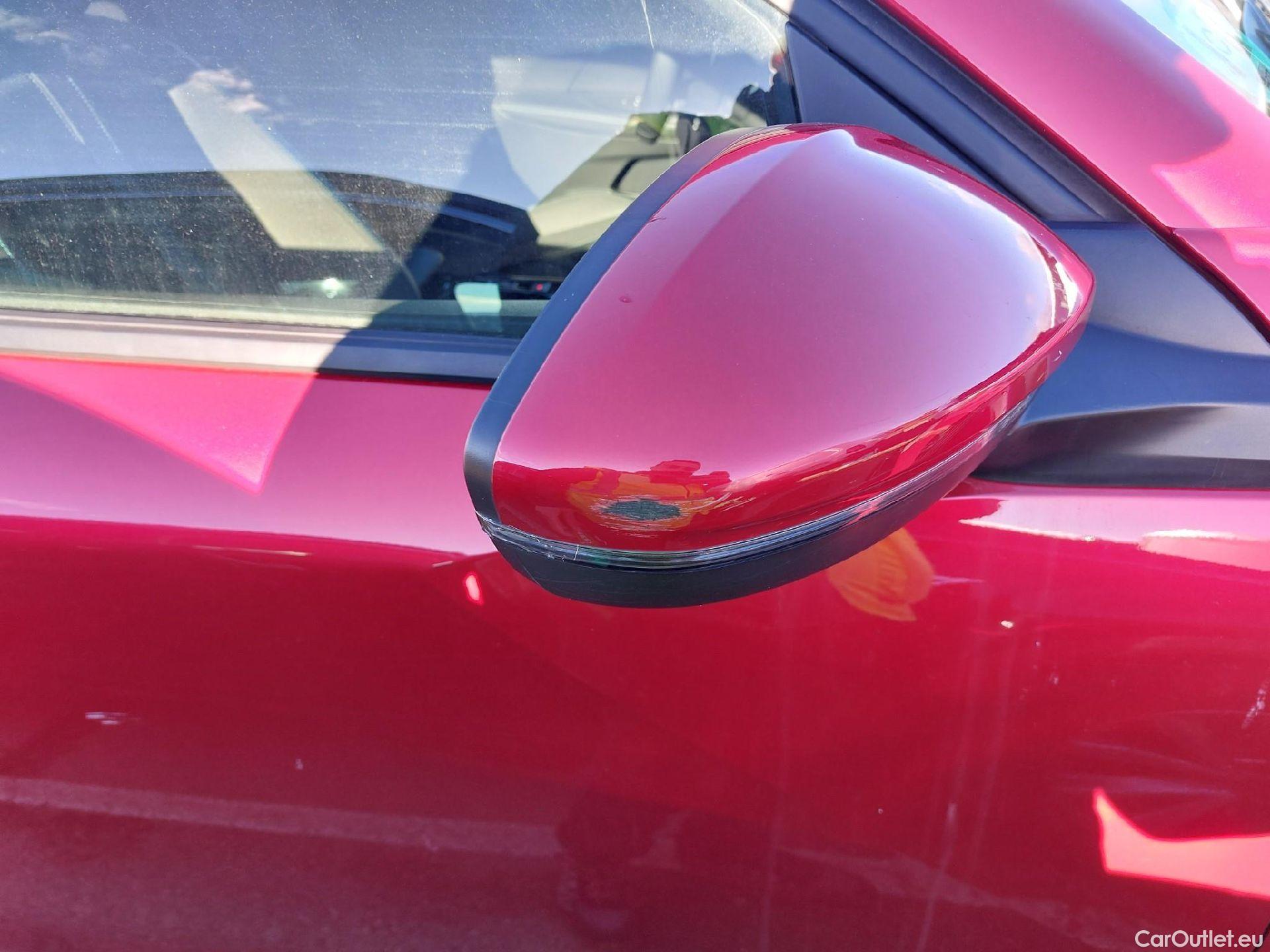  Peugeot  2008 PEUGEOT  / 2019 / 5P / todoterreno Allure Puretech 130 S&S EAT8 #24