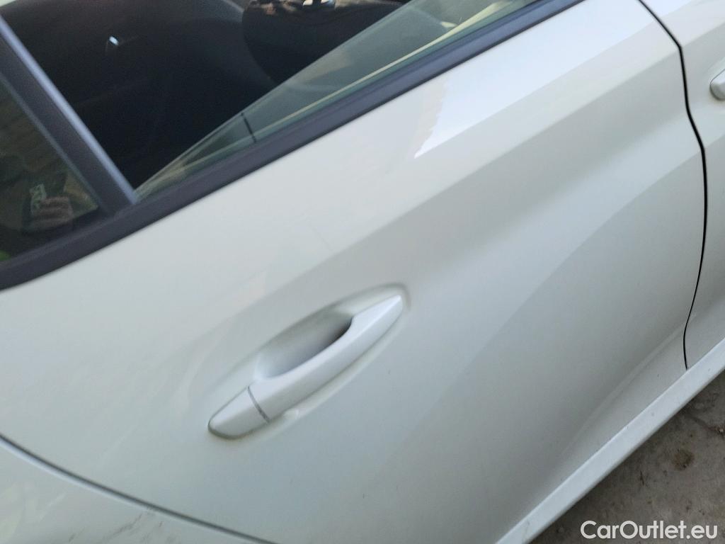  Peugeot  208 PEUGEOT  / 2019 / 5P / berlina con portón BlueHDi 73kW (100CV) Active Pack (AC) #9