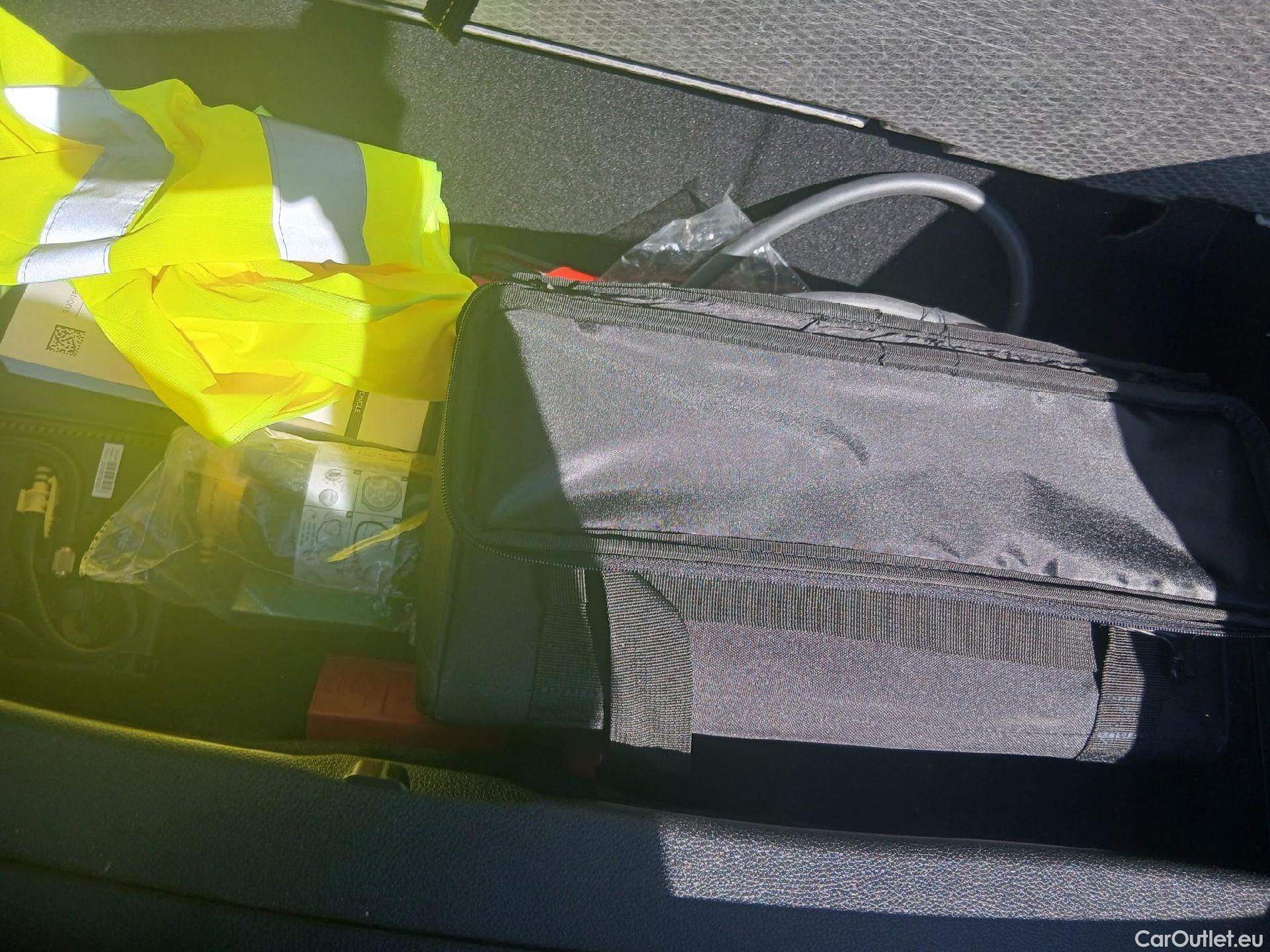  Mercedes  G-Klasee MERCEDES-BENZ GLC Coupé / 2019 / 5P / coupé GLC 300 e 4MATIC #2