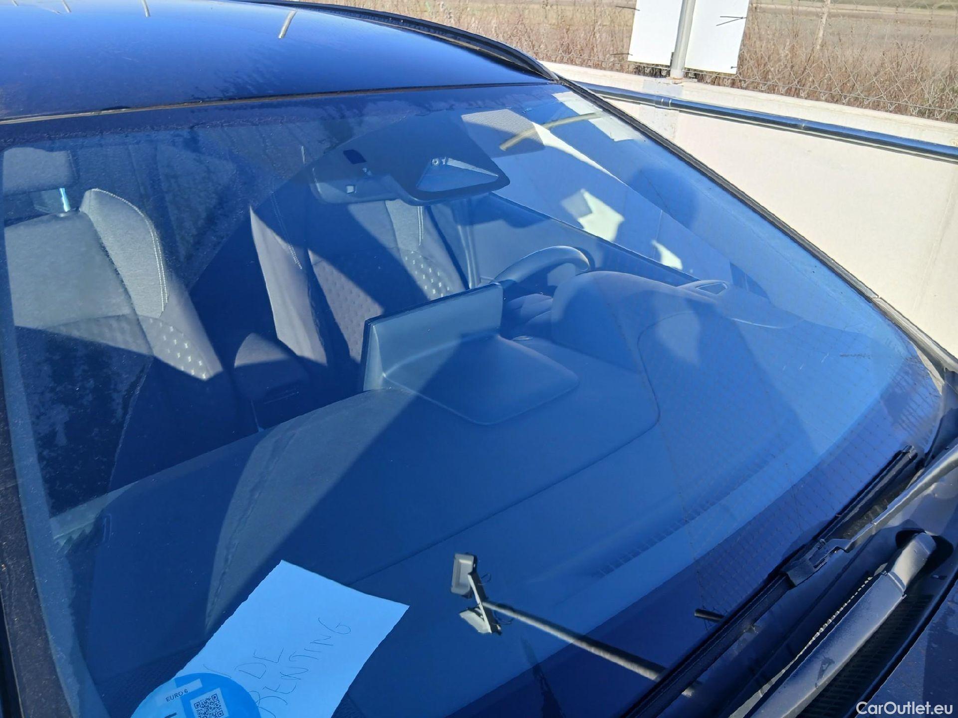  Toyota  Corolla TOYOTA  / 2019 / 5P / familiar 140H Active Plus Touring Sport #2