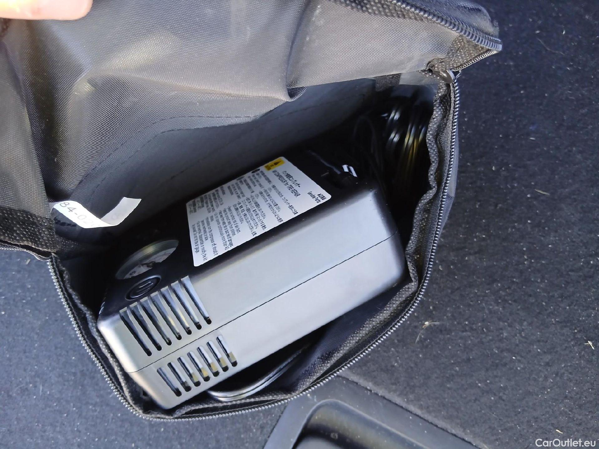  Toyota  Corolla TOYOTA  / 2019 / 5P / familiar 140H Active Plus Touring Sport #1