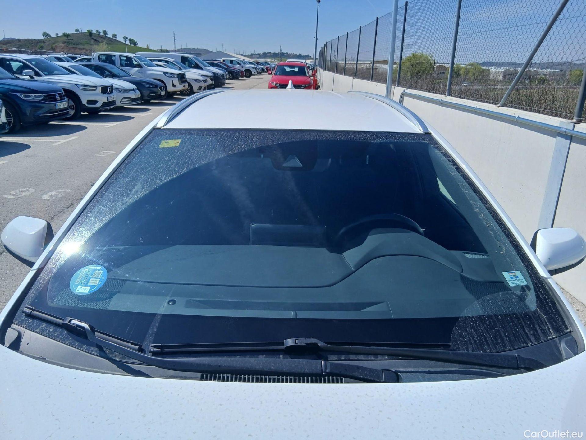  Toyota  Corolla TOYOTA  / 2019 / 5P / familiar 1.8 125H ACTIVE TECH E-CVT TOU SPORT #1