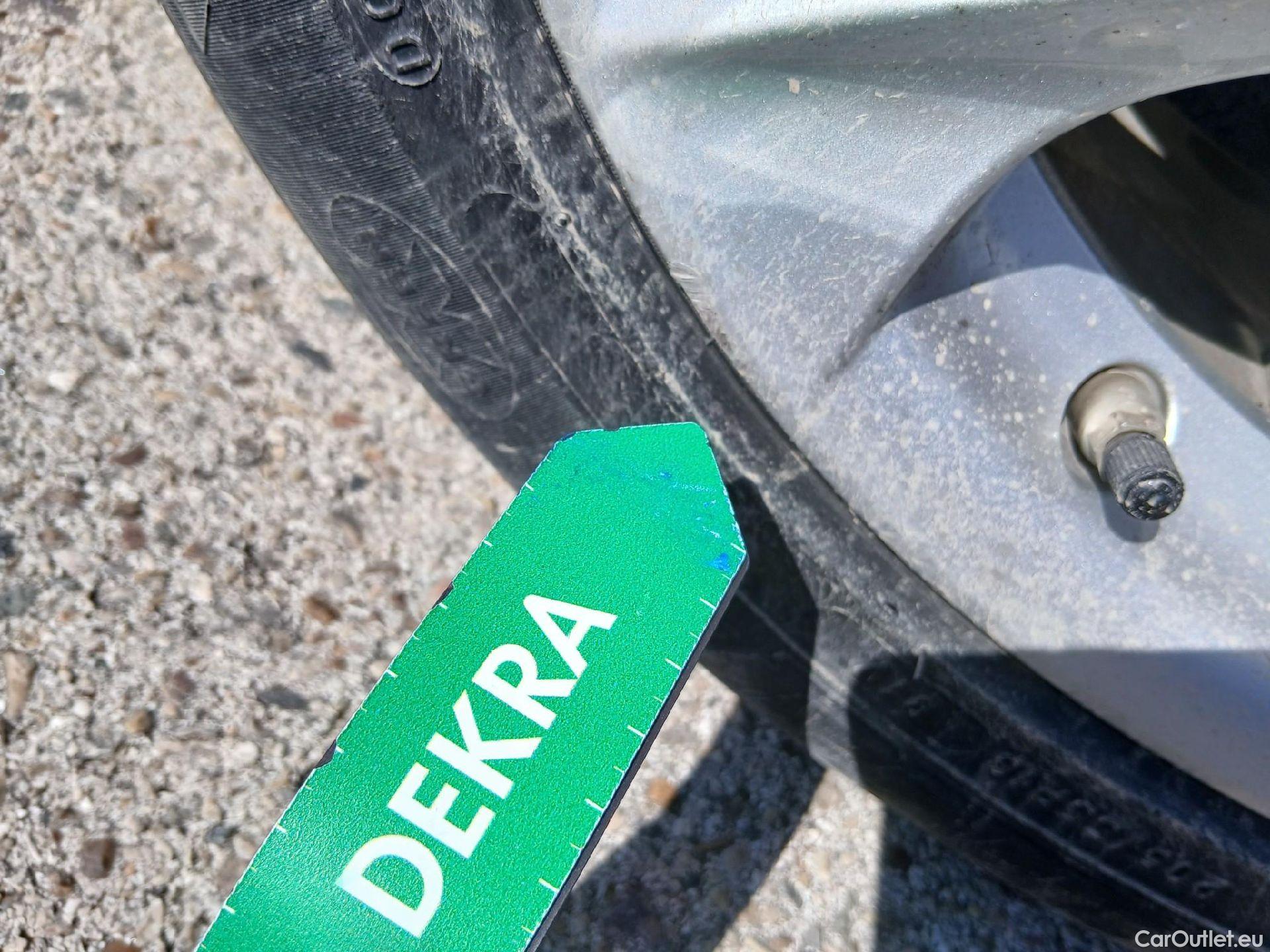  Toyota  Corolla TOYOTA  / 2019 / 5P / familiar 1.8 125H ACTIVE TECH E-CVT TOU SPORT #48