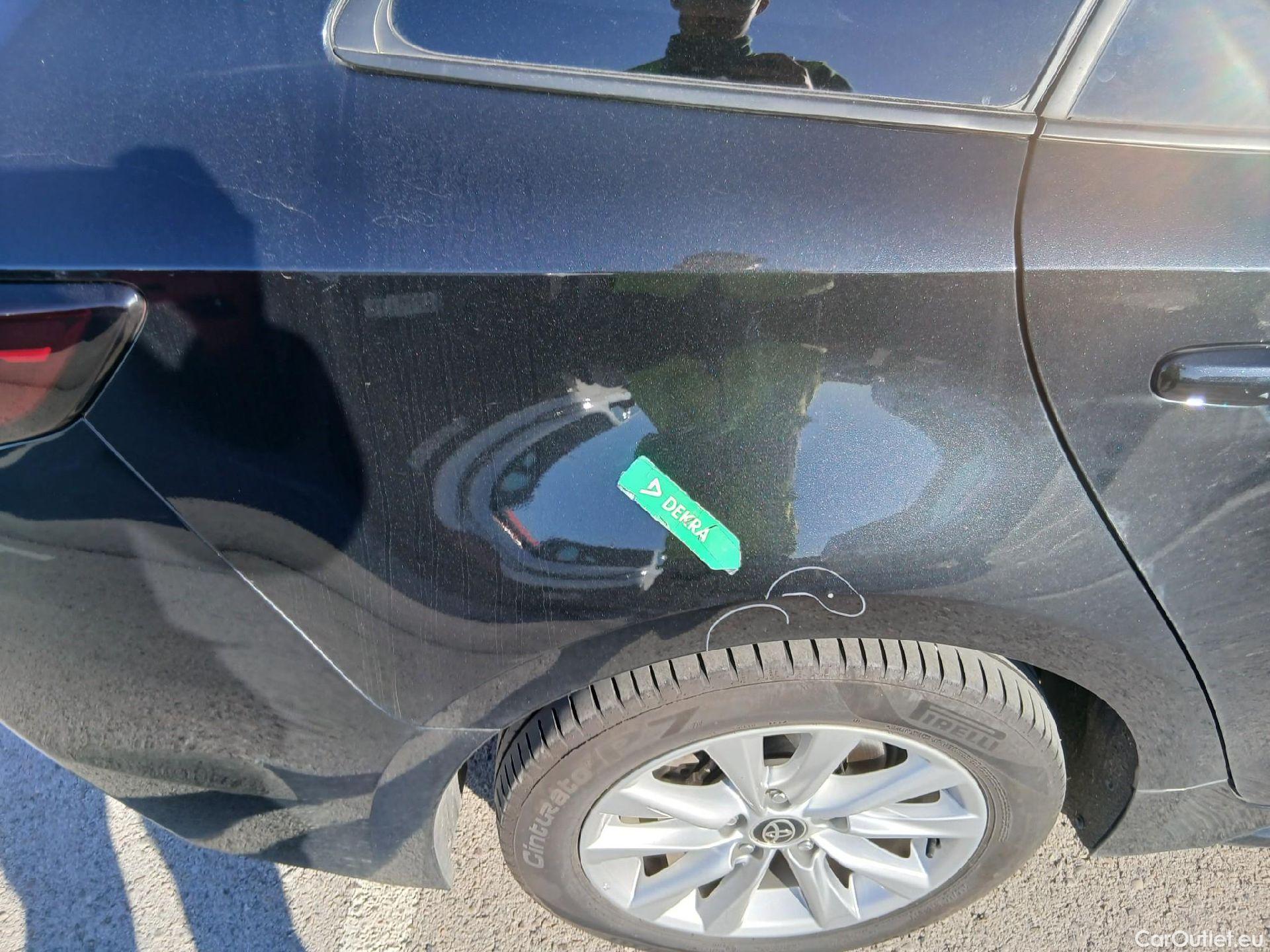  Toyota  Corolla TOYOTA  / 2019 / 5P / familiar 140H Active Plus Touring Sport #24