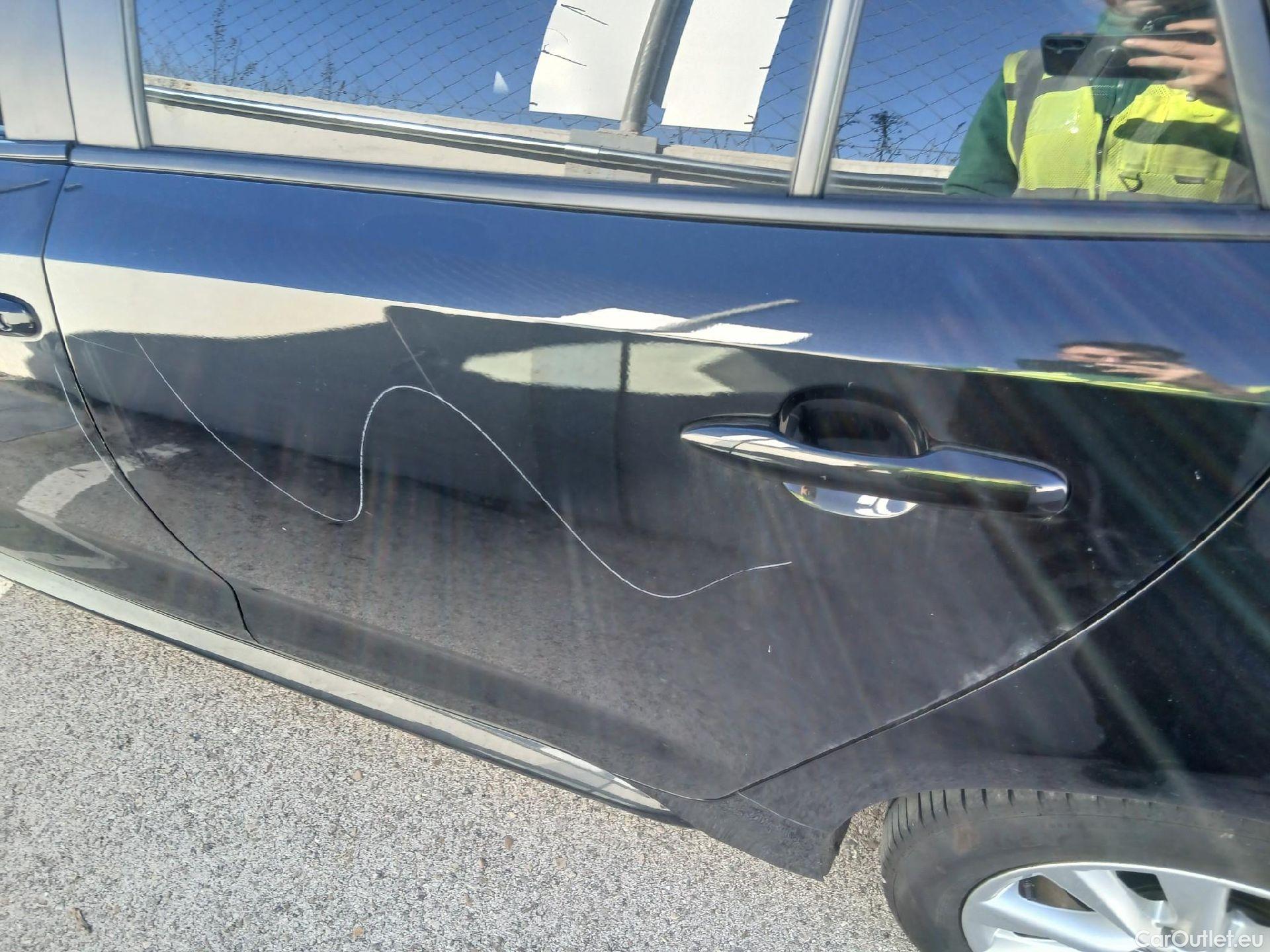  Toyota  Corolla TOYOTA  / 2019 / 5P / familiar 140H Active Plus Touring Sport #12