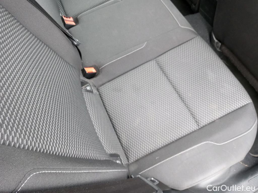  Volkswagen  Golf  VOLKSWAGEN / 2016 / 5P / berlina con portón Ready2Go 1.0 TSI 85kW (115CV) #3