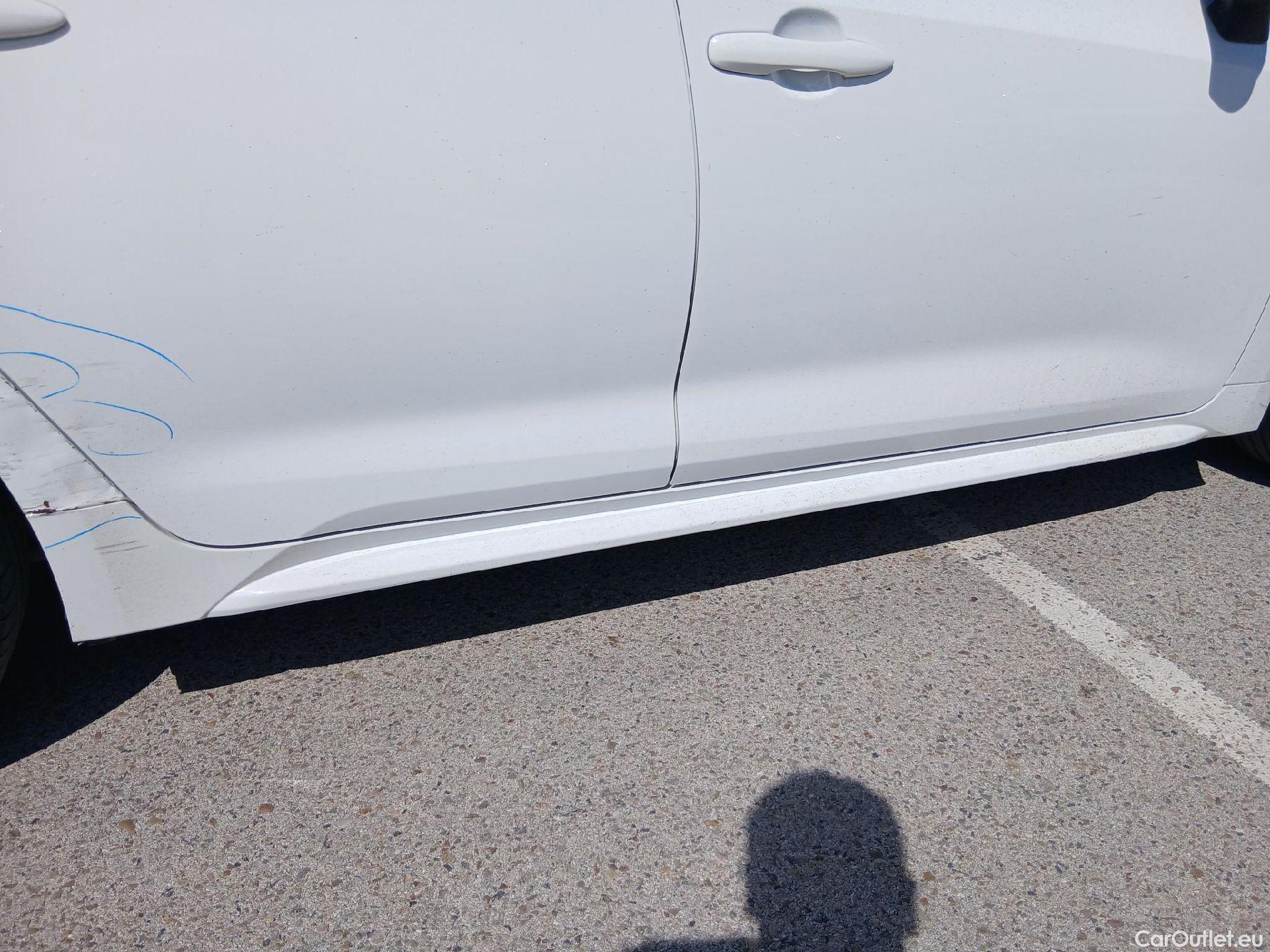  Toyota  Corolla TOYOTA  / 2019 / 5P / familiar 1.8 125H ACTIVE TECH E-CVT TOU SPORT #51