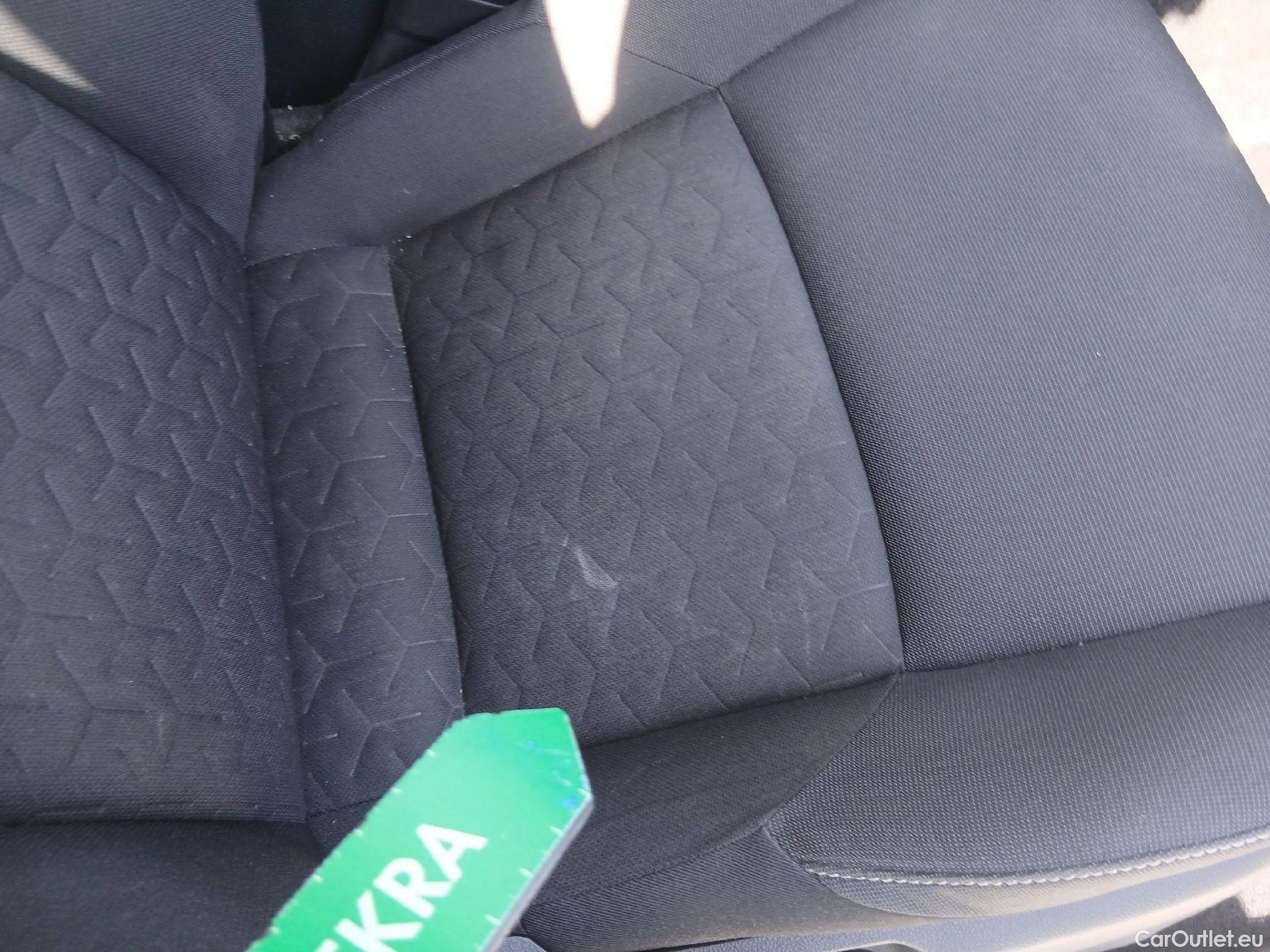  Toyota  Corolla TOYOTA  / 2019 / 5P / familiar 1.8 125H ACTIVE TECH E-CVT TOU SPORT #23