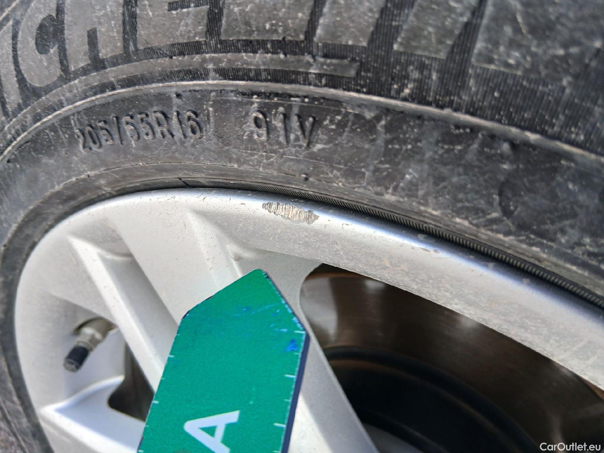  Toyota  Corolla TOYOTA  / 2019 / 5P / familiar 1.8 125H ACTIVE TECH E-CVT TOU SPORT #29