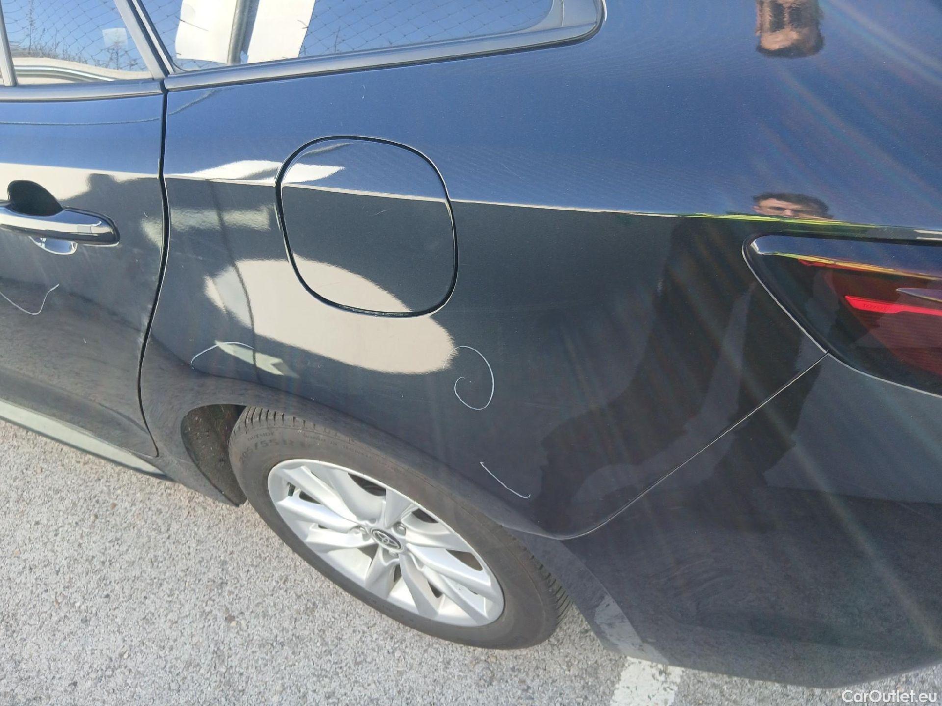  Toyota  Corolla TOYOTA  / 2019 / 5P / familiar 140H Active Plus Touring Sport #15