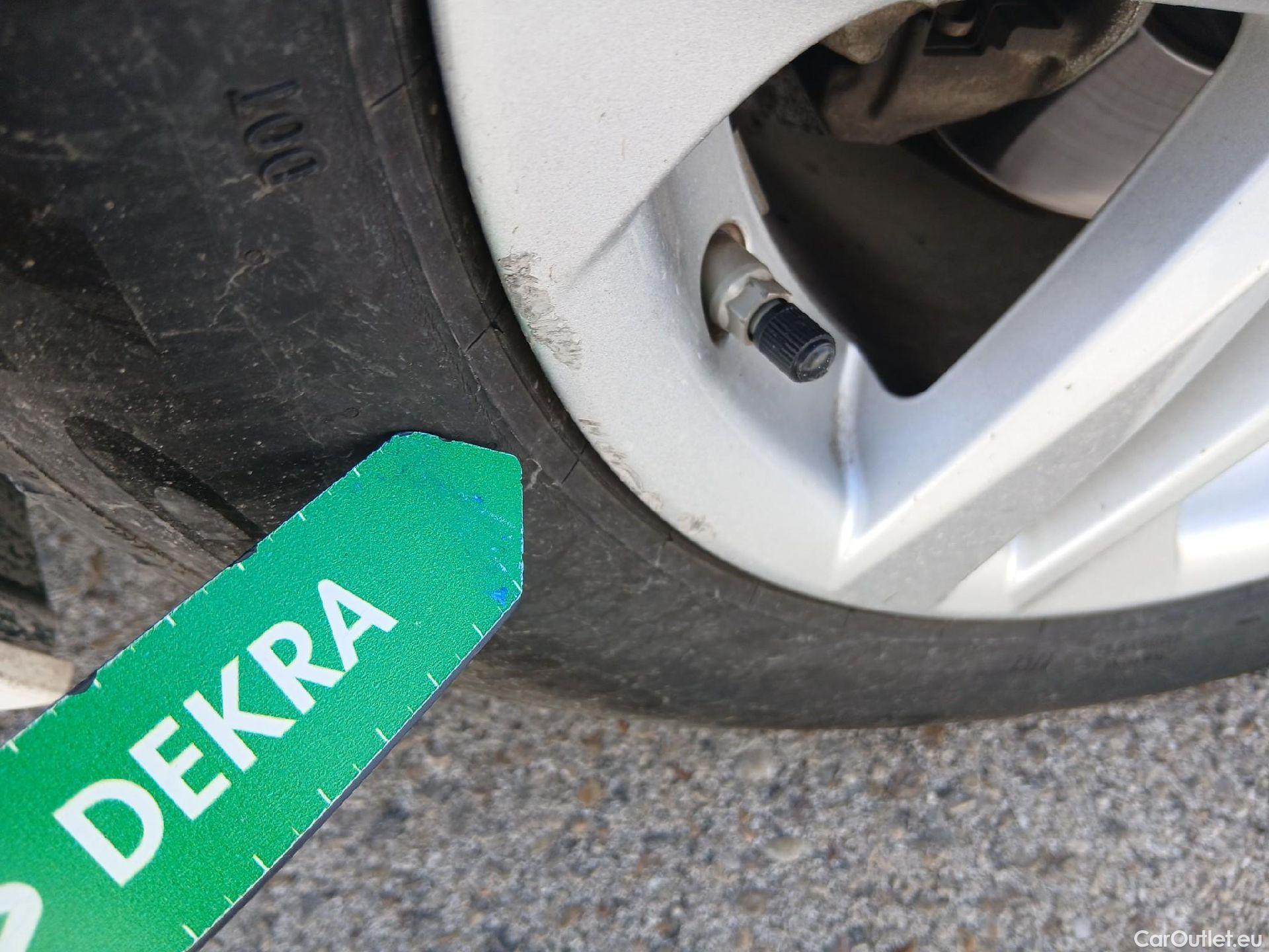  Toyota  Corolla TOYOTA  / 2019 / 5P / familiar 1.8 125H ACTIVE TECH E-CVT TOU SPORT #15