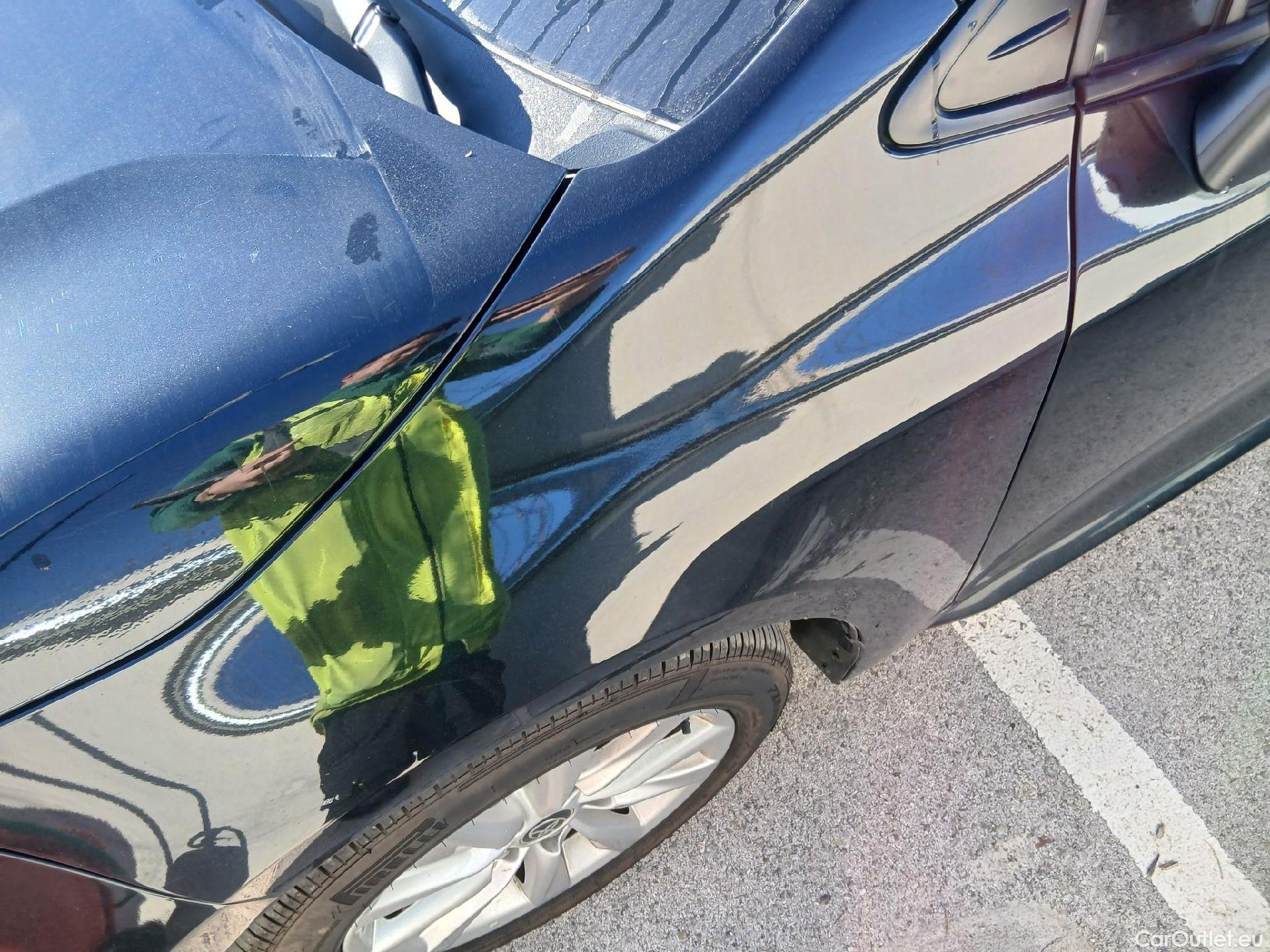  Toyota  Corolla TOYOTA  / 2019 / 5P / familiar 140H Active Plus Touring Sport #7