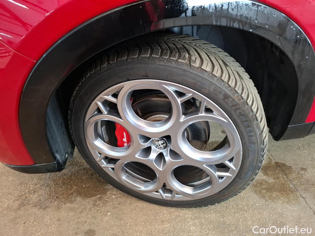  Alfa Romeo  TONALE ALFA ROMEO  / 2022 / 5P / SUV 1.3T PHEV 280 AT6 Q4 Edizione Speciale(SP) #1