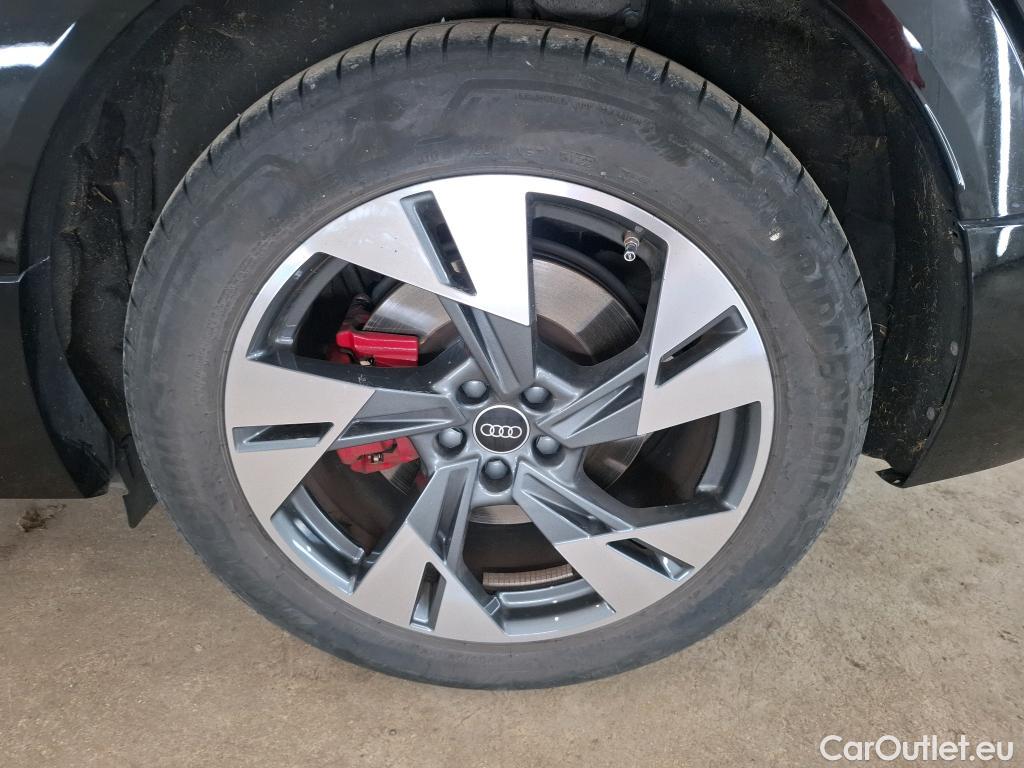  Audi  Q8  Sportback e-tron 50 quattro S line 95kWh BVA #3