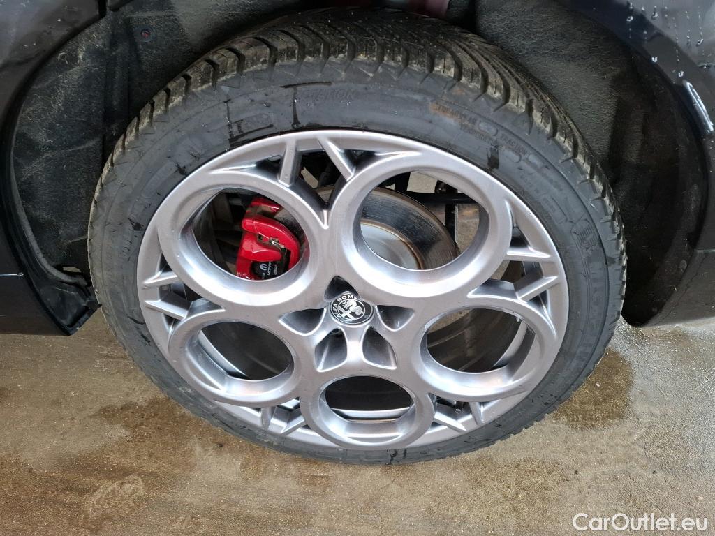  Alfa Romeo  TONALE ALFA ROMEO  / 2022 / 5P / SUV 1.3T PHEV 280 AT6 Q4 Edizione Speciale(SP) #11