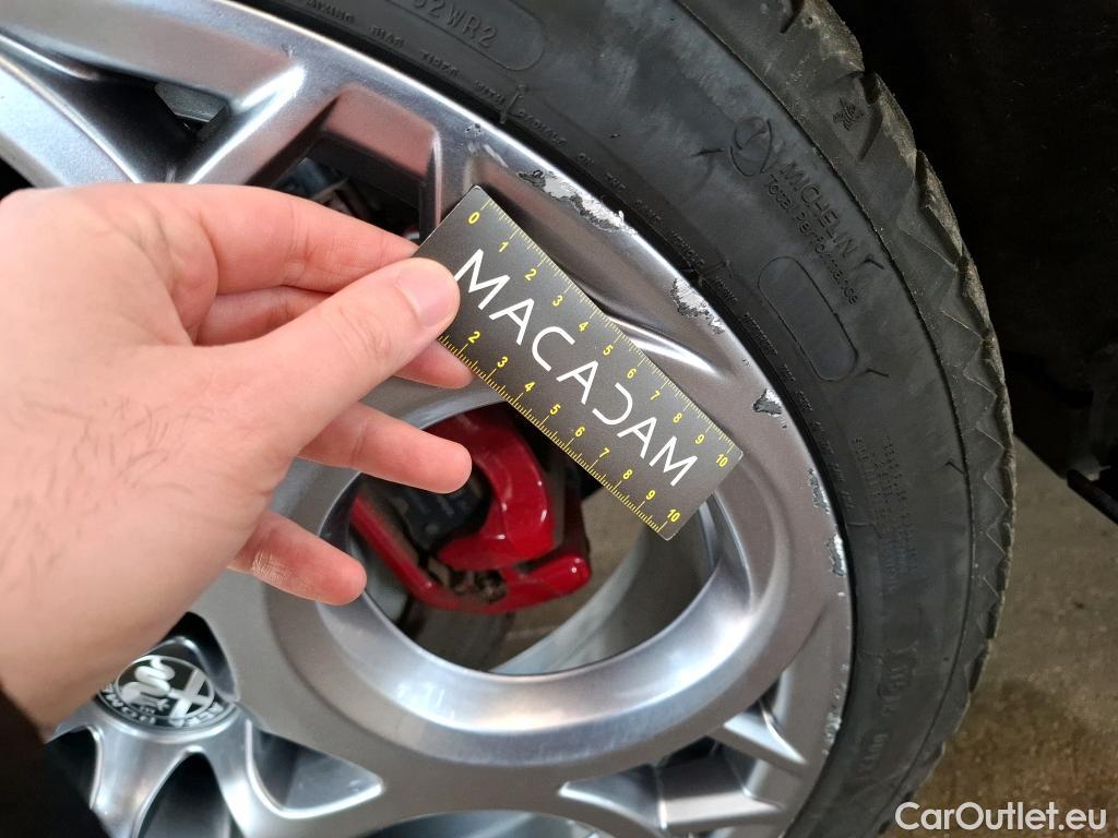  Alfa Romeo  TONALE ALFA ROMEO  / 2022 / 5P / SUV 1.3T PHEV 280 AT6 Q4 Edizione Speciale(SP) #6