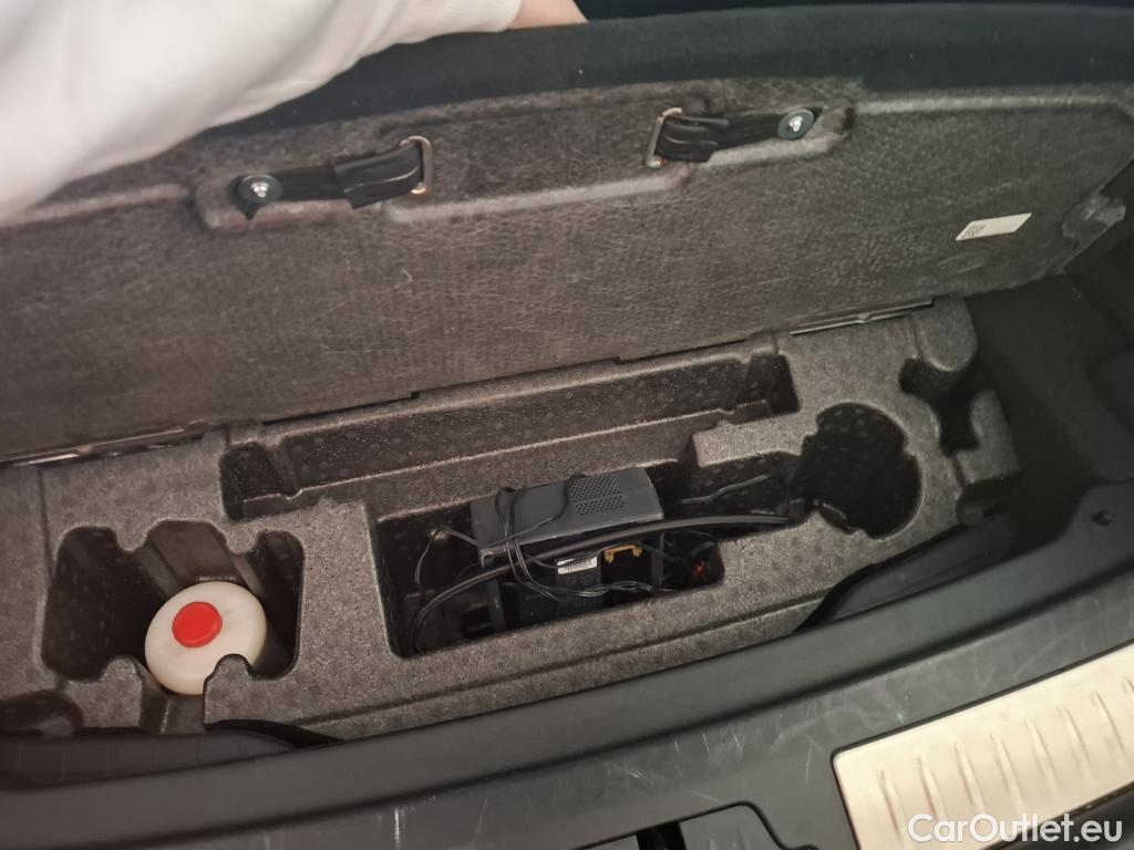  Land Rover  Range Rover LAND ROVER  Velar / 2017 / 5P / SUV 2.0 P400e PHEV BVA R-Dynamic SE #26