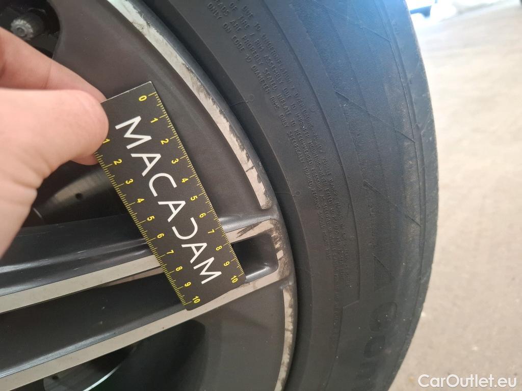  Mercedes  G-Klasee MERCEDES-BENZ GLC Coupe / 2019 / 5P / Coupé GLC 300 e AMG Line 4Matic #71