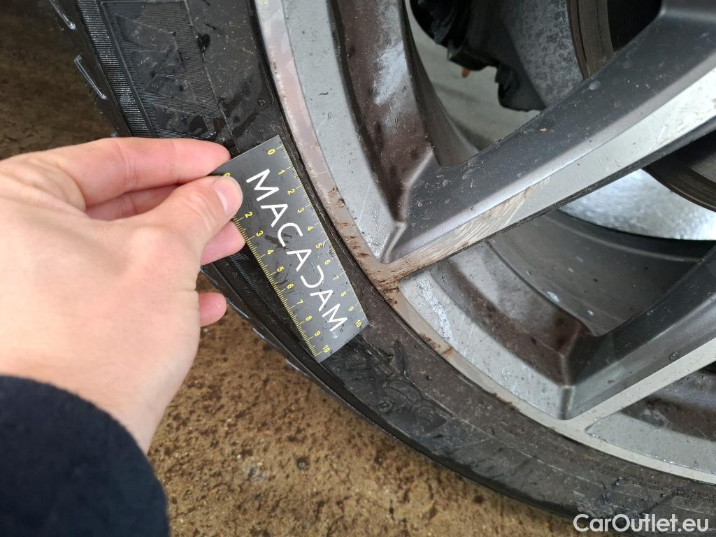  Land Rover  Range Rover LAND ROVER  Velar / 2017 / 5P / SUV 2.0 P400e PHEV BVA R-Dynamic SE #29