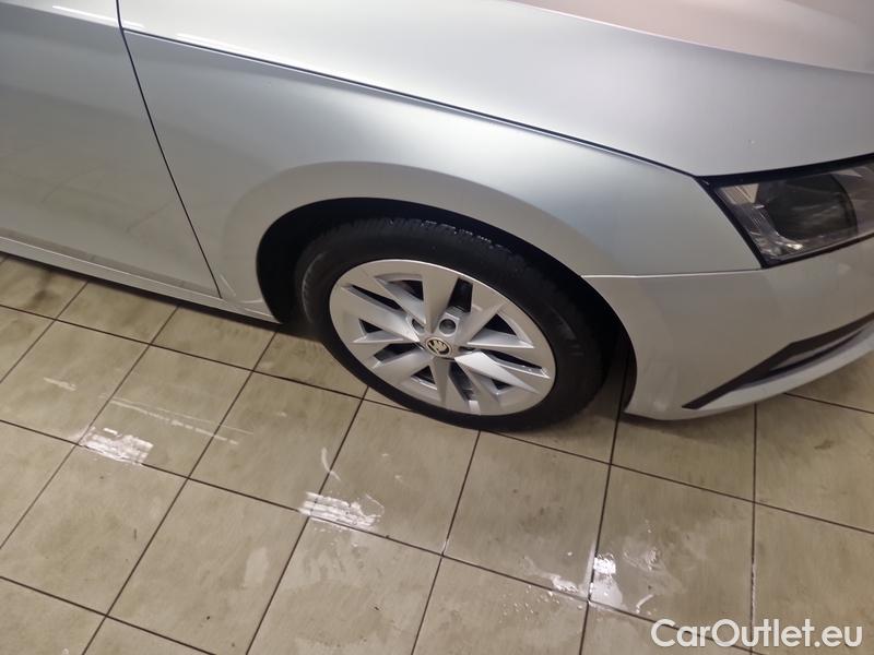  Skoda  Octavia  Combi (NX3)(2020) Oct.C.2.0TDI 150 Style AT #2