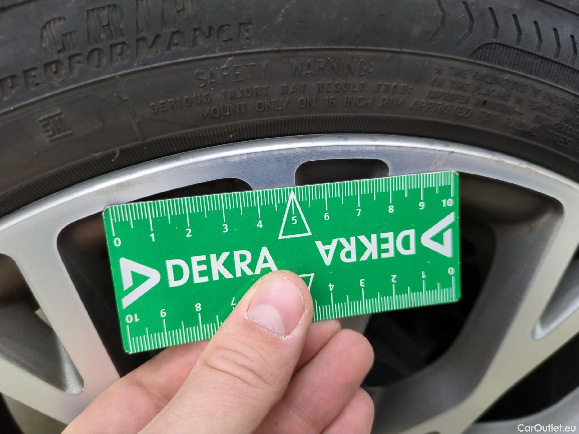  Fiat  500 FIAT  / 2015 / 3P / Berline Hybrid 1.0 BSG 70 ch Dolcevita Plus #25