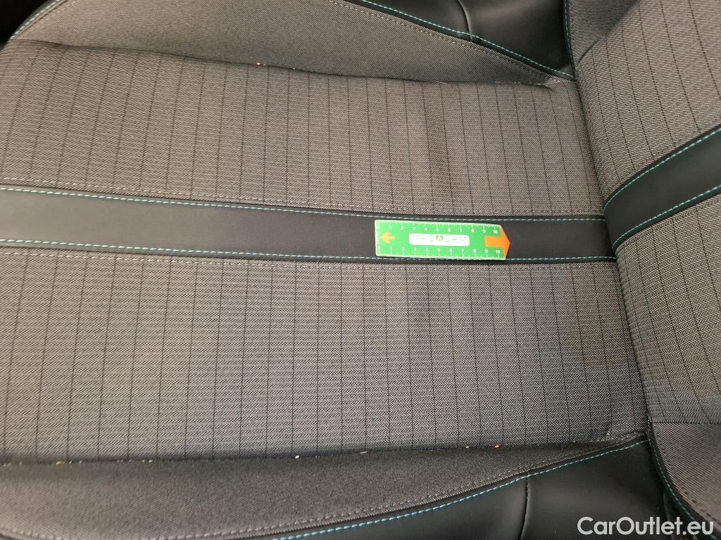  Peugeot  2008 PEUGEOT  / 2019 / 5P / Crossover BLUEHDI 130 S&S EAT8 ALLURE PACK #16