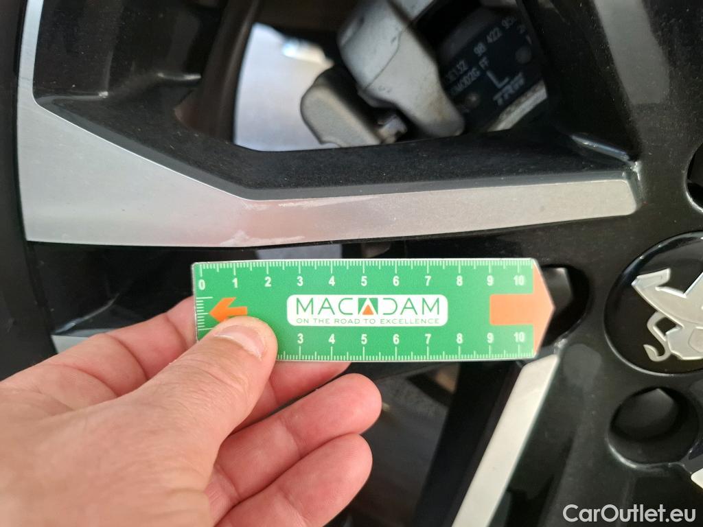  Peugeot  2008 PEUGEOT  / 2019 / 5P / Crossover BLUEHDI 130 S&S EAT8 ALLURE PACK #22