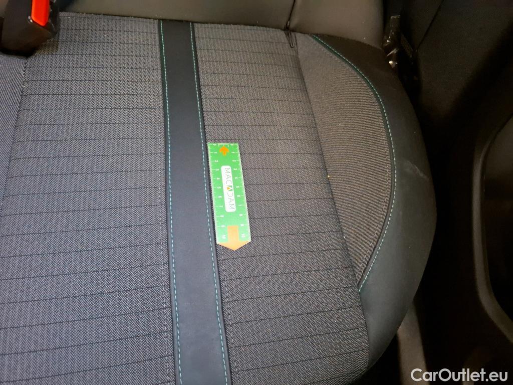  Peugeot  2008 PEUGEOT  / 2019 / 5P / Crossover BLUEHDI 130 S&S EAT8 ALLURE PACK #18