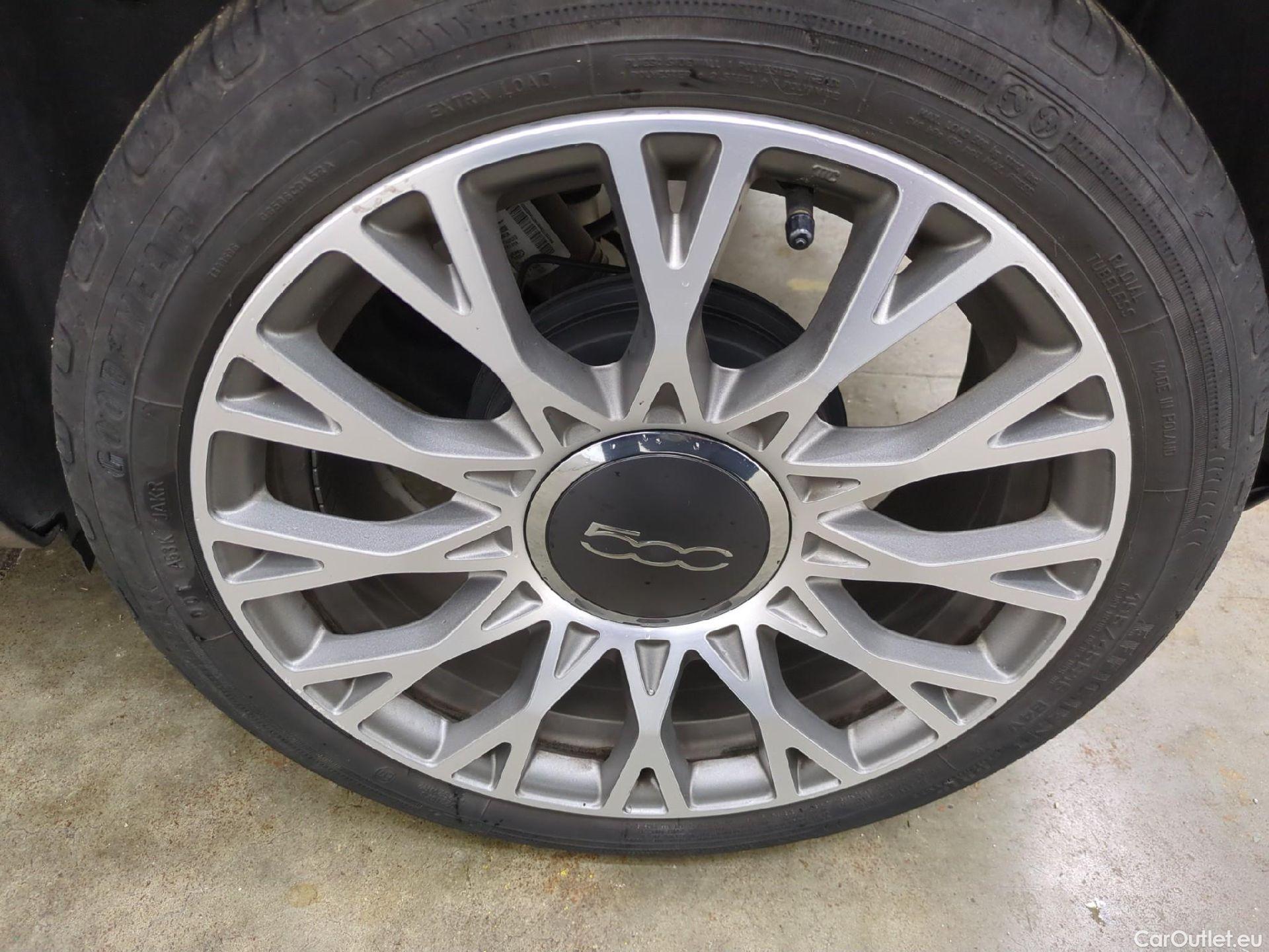  Fiat  500 FIAT  / 2015 / 3P / Berline Hybrid 1.0 BSG 70 ch Dolcevita Plus #18