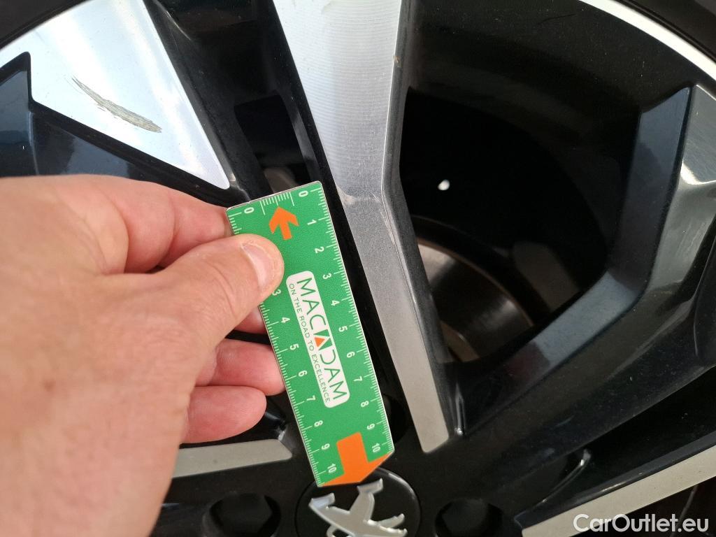  Peugeot  2008 PEUGEOT  / 2019 / 5P / Crossover BLUEHDI 130 S&S EAT8 ALLURE PACK #21