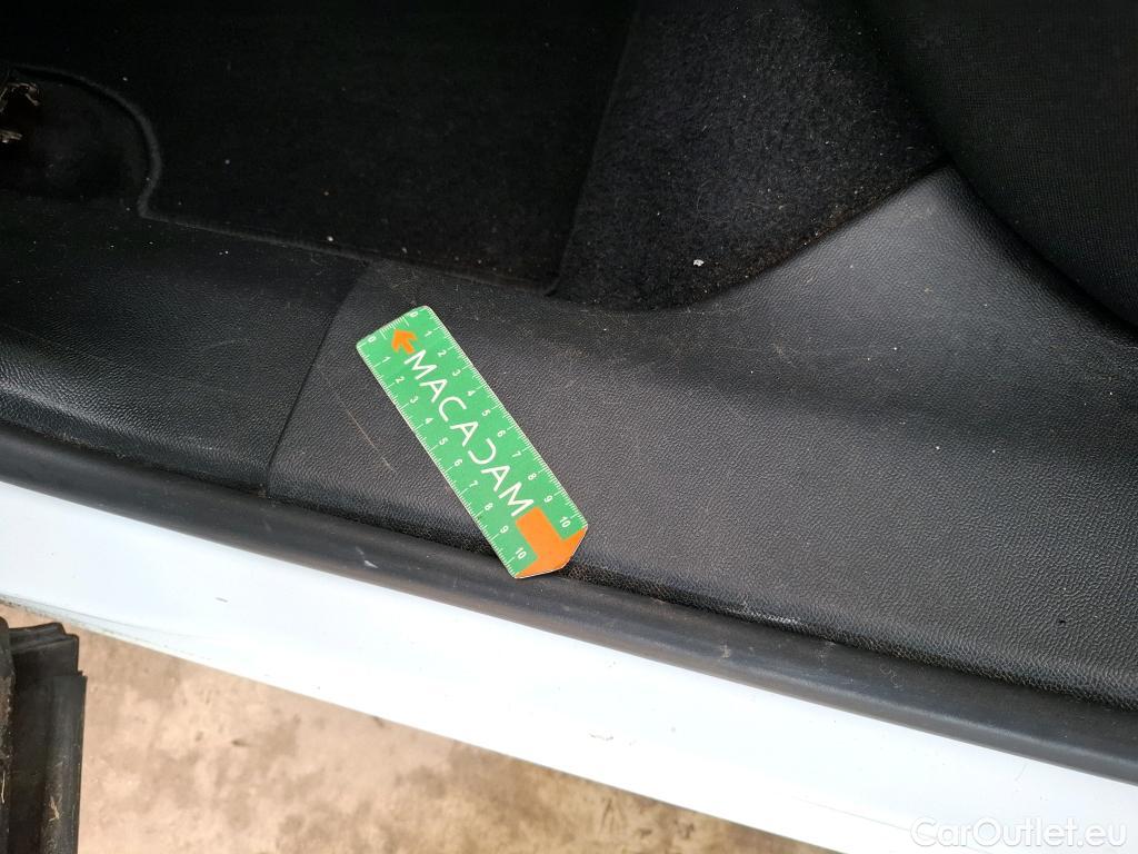  Peugeot  2008  Active Business 1.5 HDi 130CV BVA8 E6d #3