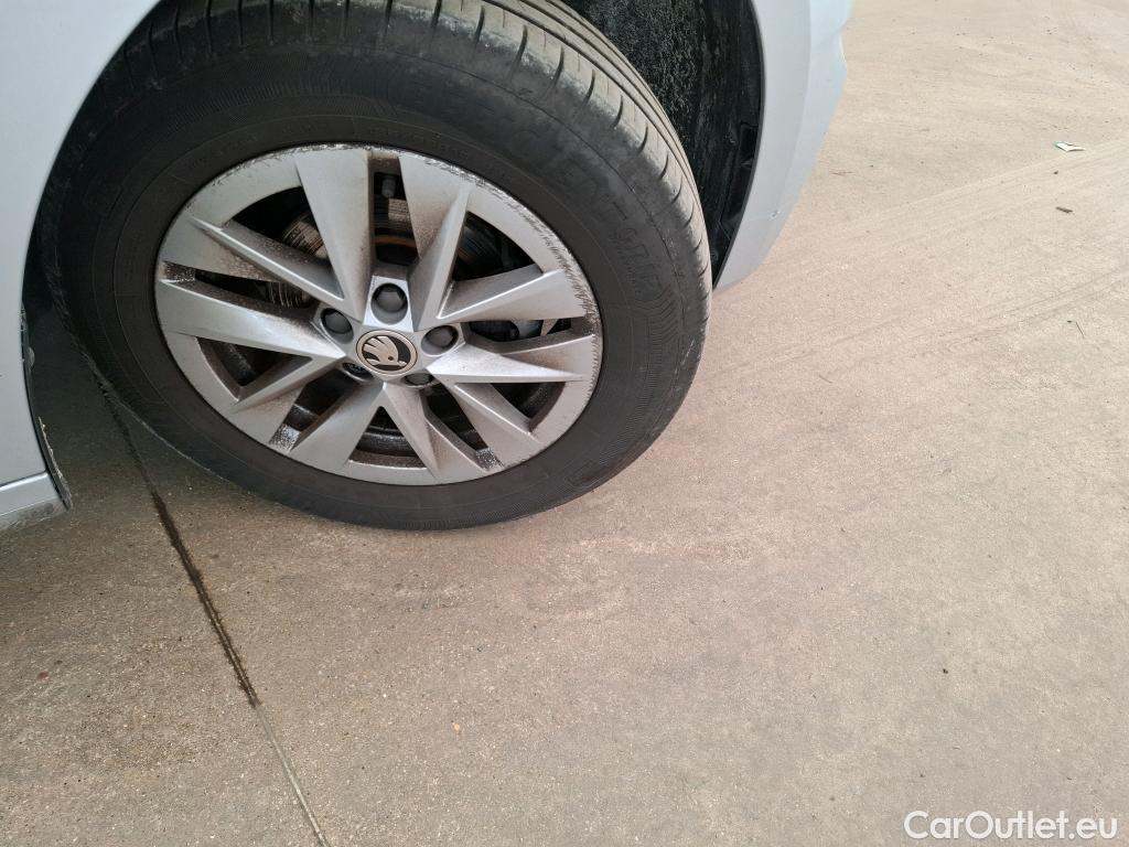  Skoda  Fabia  Ambition 1.0 MPI 80CV BVM5 E6d #15