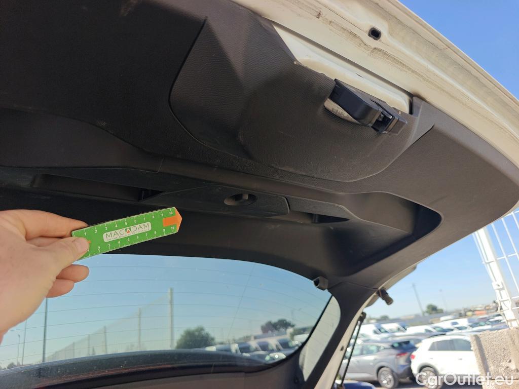  Peugeot  2008 PEUGEOT  / 2019 / 5P / todoterreno Allure BlueHDI 81kW (110CV) #18