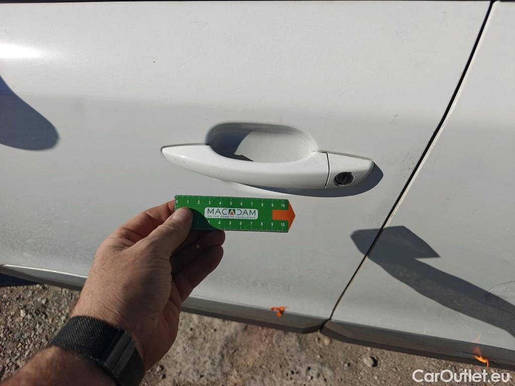  Peugeot  2008 PEUGEOT  / 2019 / 5P / todoterreno Allure BlueHDI 81kW (110CV) #34