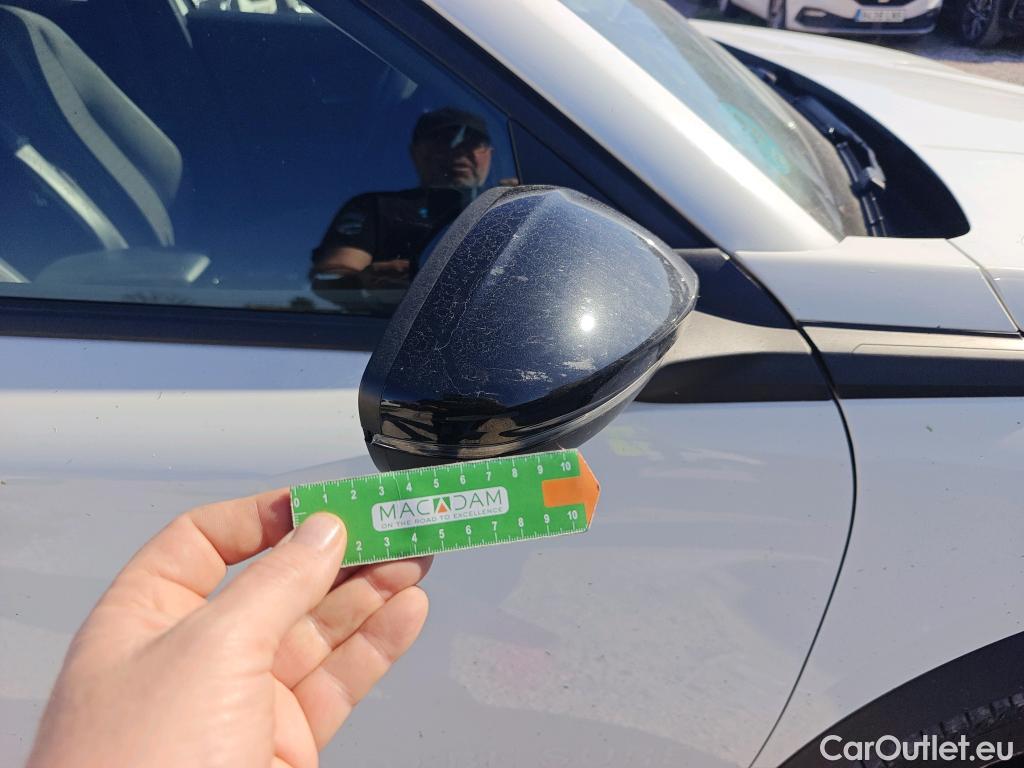  Peugeot  2008 PEUGEOT  / 2019 / 5P / todoterreno Allure BlueHDI 81kW (110CV) #32