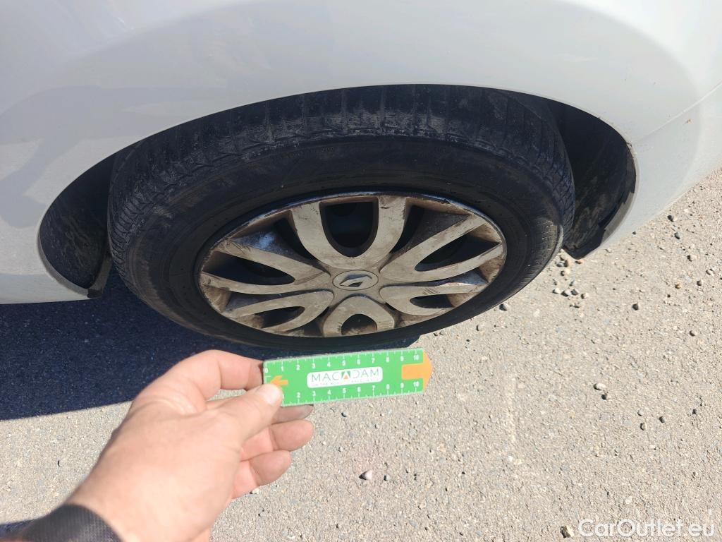  Renault  Clio RENAULT  / 2016 / 5P / berlina con portón Business TCe 66kW (90CV) GLP -18 #39