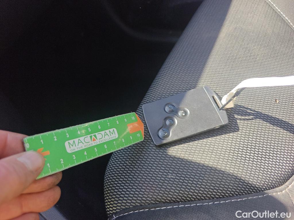  Renault  Clio RENAULT  / 2016 / 5P / berlina con portón Business TCe 66kW (90CV) GLP -18 #2