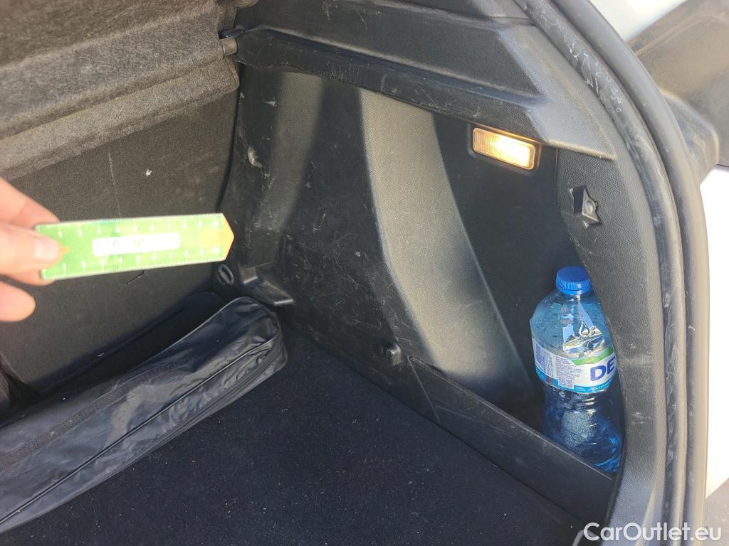  Peugeot  2008 PEUGEOT  / 2019 / 5P / todoterreno Allure BlueHDI 81kW (110CV) #2