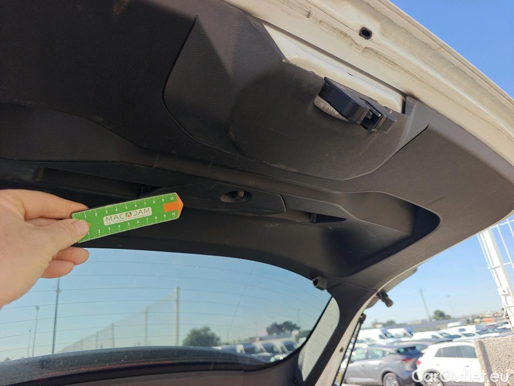  Peugeot  2008 PEUGEOT  / 2019 / 5P / todoterreno Allure BlueHDI 81kW (110CV) #19